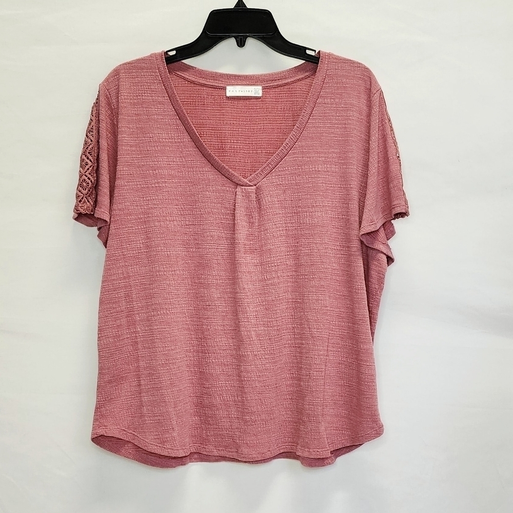 Retrology Crochet Short Sleeve V-Neck Top